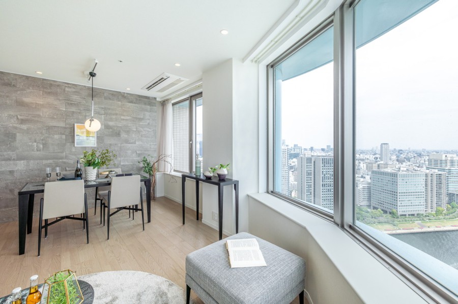 隅田川を望めるリビングは、水の潤いと爽快感を感じるお部屋。『日常』という大切な時間を豊かに、快適にお過ごしいただける空間です。