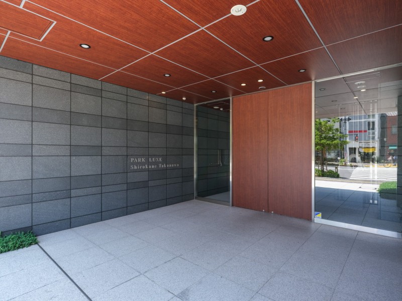 時を重ねても変わらぬ価値を持ち続ける上質なエントランスが、心地の良い安らぎに満ちた暮らしへ誘います。