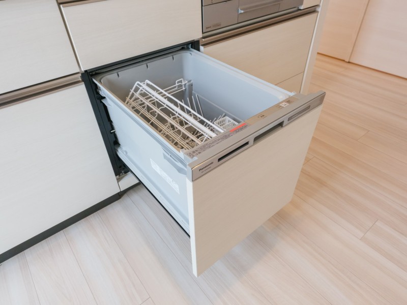 ◆食器洗浄乾燥機◆家事の時間を短縮できる優れもの。さらに節水・節約を同時に行うことができるので、大変人気があり重宝します。