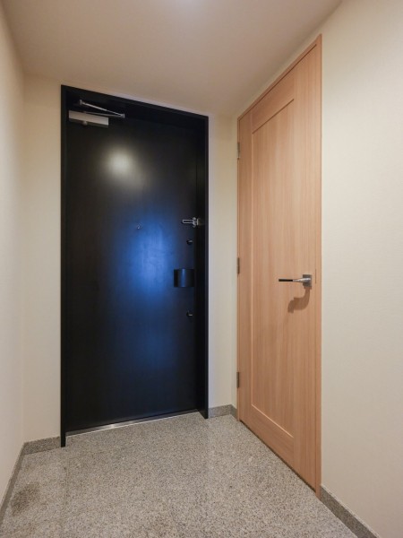 玄関にはシューズインクローゼットが備わっています。豊富な棚付きでシューズはもちろん、アウトドアグッズや雨具なども収納可能です