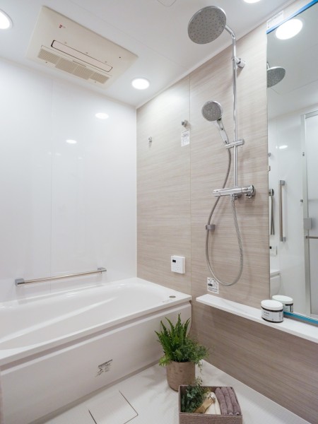 毎日のバスタイムを贅沢に、豊かにしてくれるバスルームです。くつろぎのリラクゼーションタイムを心行くまでお楽しみいただけます。