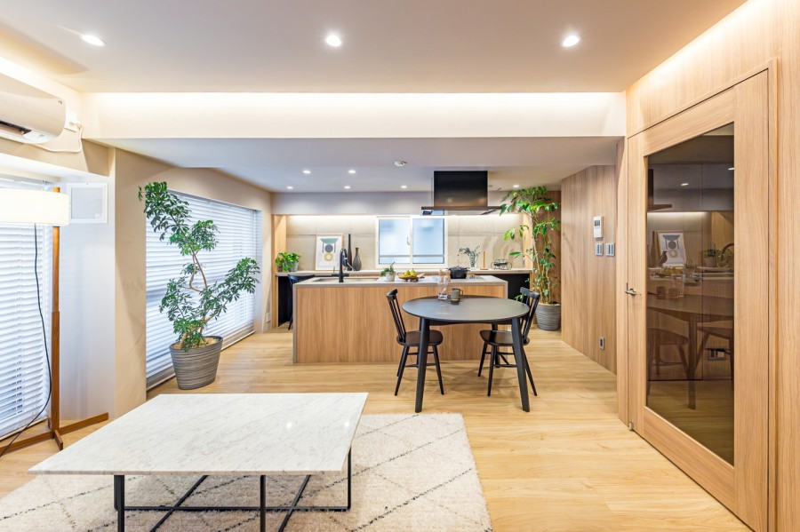 ダイニングスペースもしっかり確保できそうなゆとりある間取りです。窓があり、明るくのびやかな空間には自然とご家族が集まりそうです。