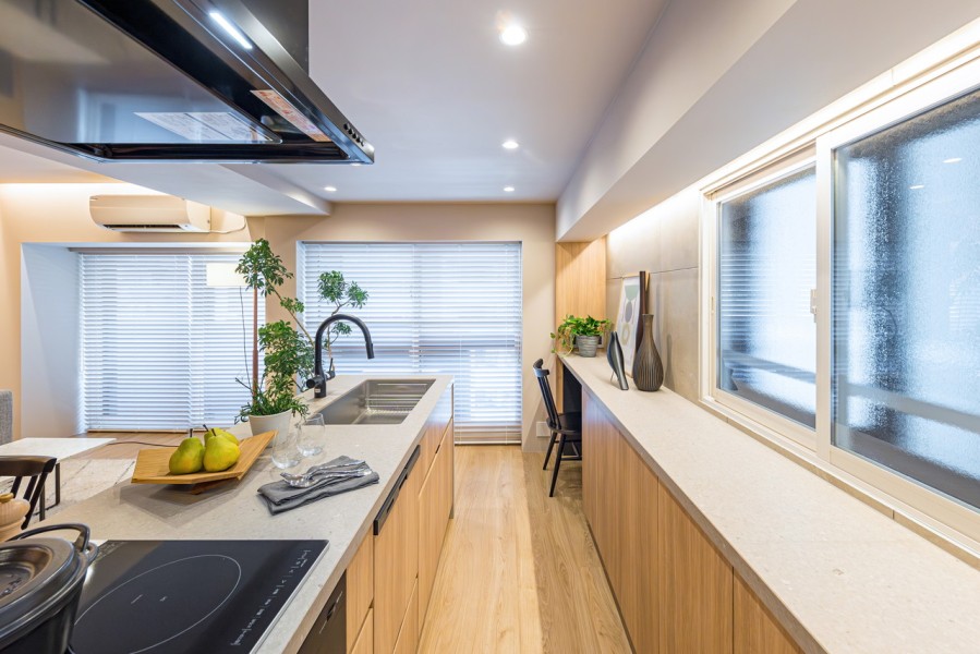 オリジナル田中工藝製システムキッチンを新規設置しました。快適な機能とデザイン性、開放感が魅力のオープンキッチンは、いいとこどりのキッチンです。