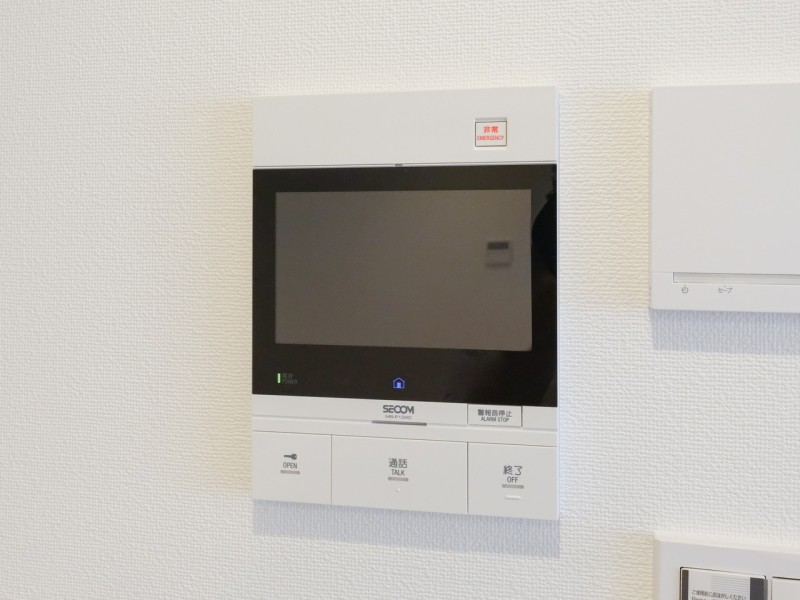 ◆TVモニター付インターホン◆訪ねてきた相手をモニター越しに確認でき、防犯対策に役立ちます。インターホン越しに話をすることが可能です。