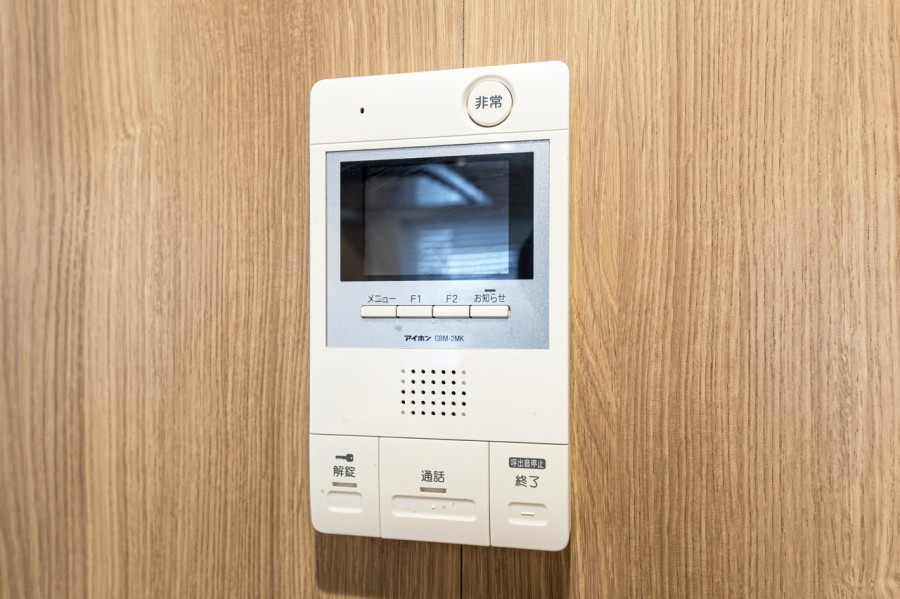 ◆TVモニター付インターホン◆訪ねてきた相手をモニター越しに確認でき、防犯対策に役立ちます。インターホン越しに話をすることが可能です。