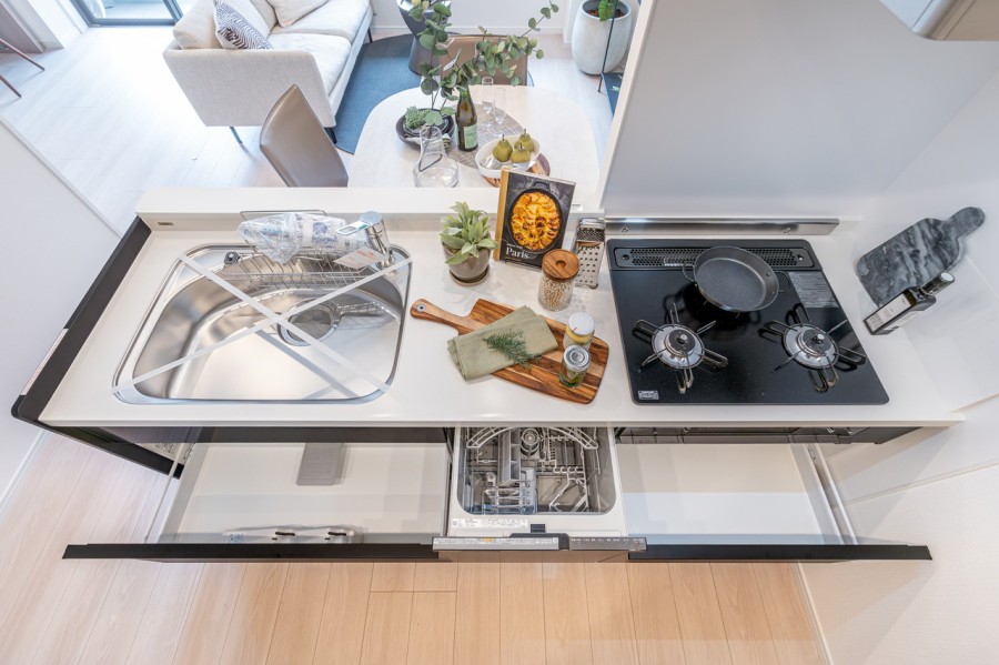 ◆食器洗浄乾燥機◆家事の時間を短縮できる優れもの。さらに節水・節約を同時に行うことができるので、大変人気があり重宝します。