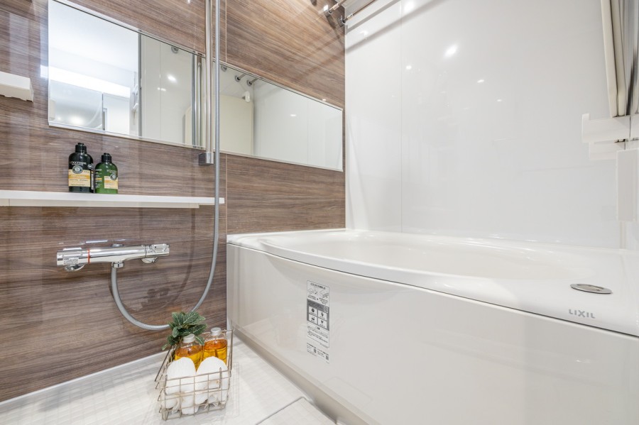 浴槽・洗い場共にゆとりがあり、一日の疲れをしっかりと癒すバスルームです。ゆったりしたバスタブで毎日のお風呂時間を心行くまで楽しめます