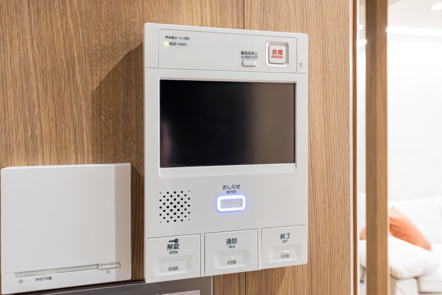 ◆TVモニター付インターホン◆訪ねてきた相手をモニター越しに確認でき、防犯対策に役立ちます。インターホン越しに話をすることが可能です。