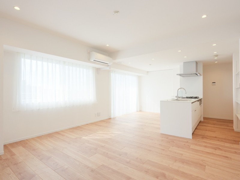 お部屋の内装は木のぬくもりを感じ、心安らぐナチュラルテイストに仕上がりました。一人の時間も、家族団欒のひとときも大切に過ごせる空間です。