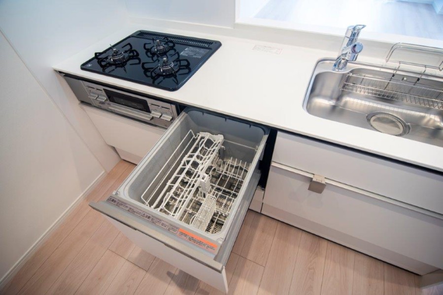 ◆食器洗浄乾燥機◆家事の時間を短縮できる優れもの。さらに節水・節約を同時に行うことができるので、大変人気があり重宝します。