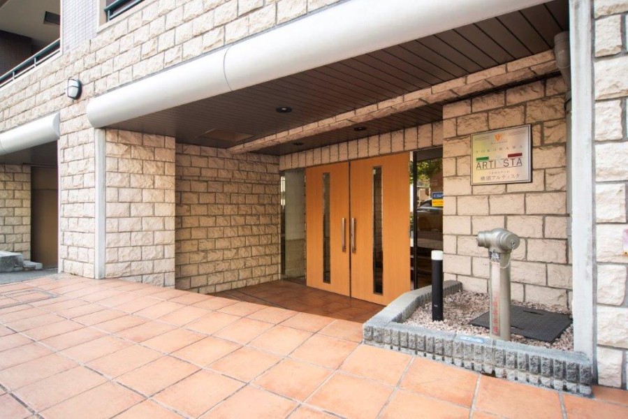 高級感と気が溢れるエントランスです。時代に左右されず、将来にわたって価値が継続する「上質」な佇まいです。