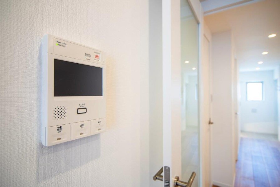 ◆TVモニター付インターホン◆訪ねてきた相手をモニター越しに確認でき、防犯対策に役立ちます。インターホン越しに話をすることが可能です。