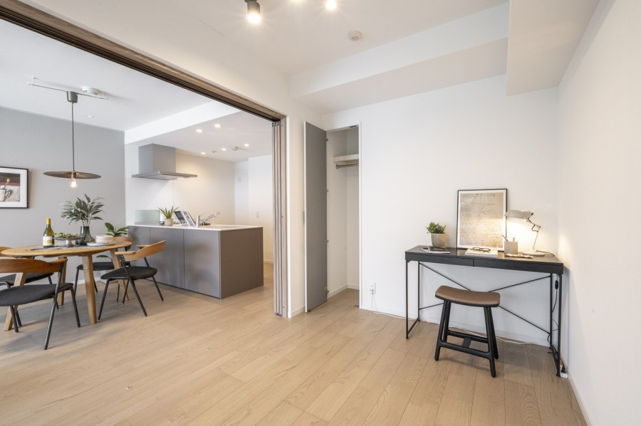 リビングに隣接した洋室3は、扉の開閉次第で個室や拡張リビングとしてフレキシブルにお使いいただけます。