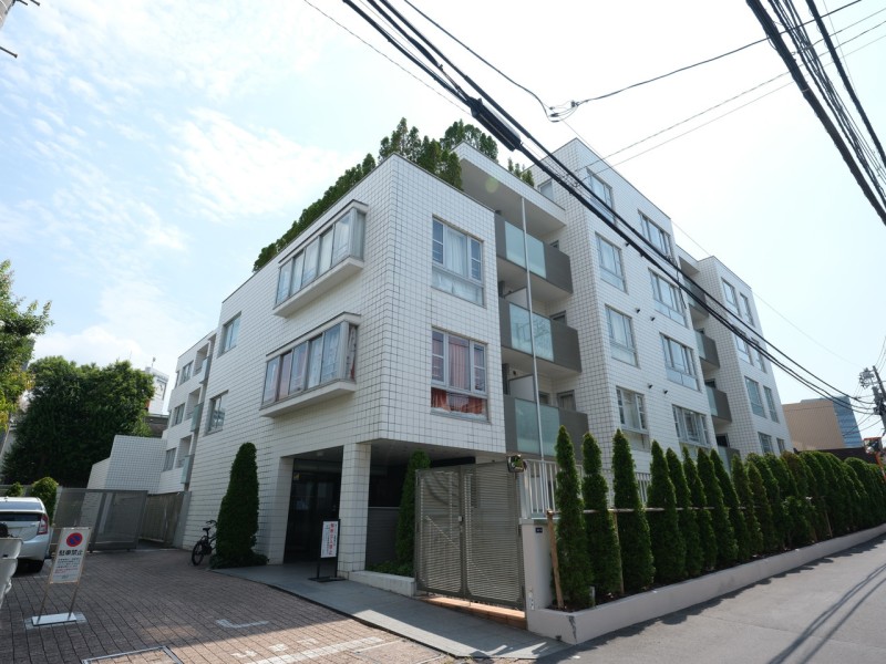 渋谷区神宮に位置するＤ’クラディア神宮外苑ハイヴァリーは大和ハウス工業旧分譲低層マンションです。表参道や青山、外苑エリアに囲まれ利便性良好な住環境。ゆとりあふれる都心暮らしを楽しめます。