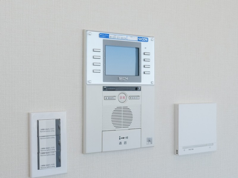 ◆TVモニター付インターホン◆訪ねてきた相手をモニター越しに確認でき、防犯対策に役立ちます。インターホン越しに話をすることが可能です。