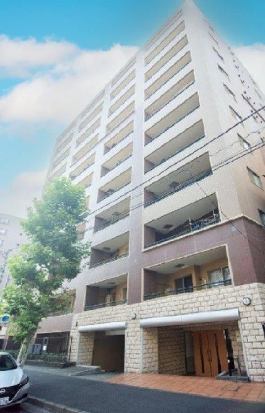 快適な暮らしの舞台が整う「横浜」駅まで徒歩10分。通勤からプライベートまで様々な快適、利便性、楽しみを享受できる住環境です。