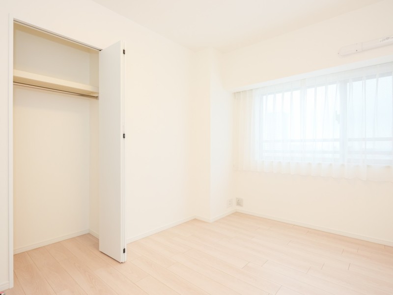 洋室2はリビングに隣接していない、プライベート性が高いお部屋です。ワークスペースや子供部屋としても活躍しそうです。