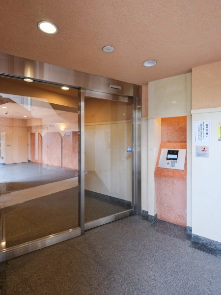 ◆オートロック◆居住者以外の侵入を拒み、不審者や不要なセールスを撃退することができます。安心感を得られるのも大きなポイントです。