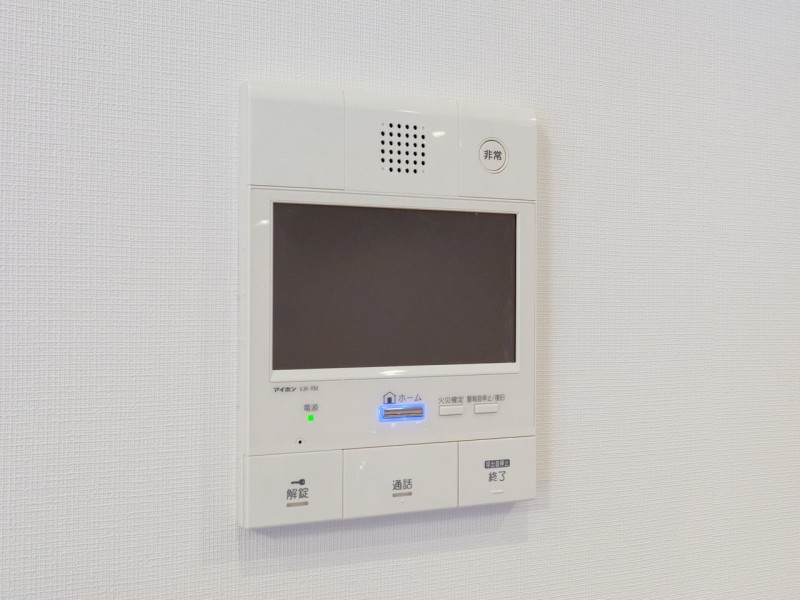 ◆TVモニター付インターホン◆訪ねてきた相手をモニター越しに確認でき、防犯対策に役立ちます。インターホン越しに話をすることが可能です。