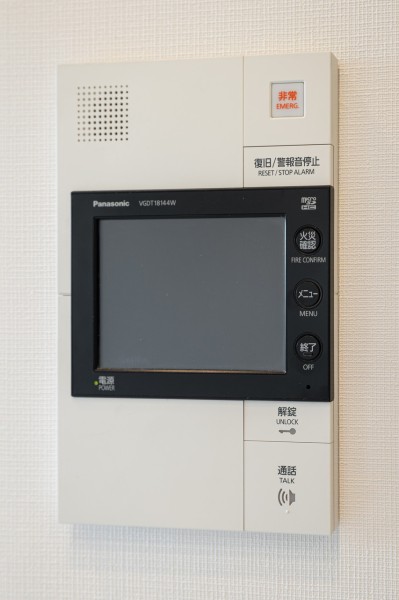 ◆TVモニター付きインターホン◆訪ねてきた相手をモニター越しに確認でき、防犯対策に役立ちます。インターホン越しに話をすることが可能です。
