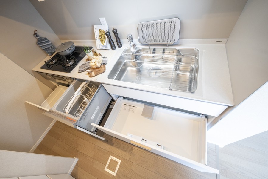 ◆食器洗浄乾燥機◆家事の時間を短縮できる優れもの。さらに節水・節約を同時に行うことができるので、大変人気があり重宝します。