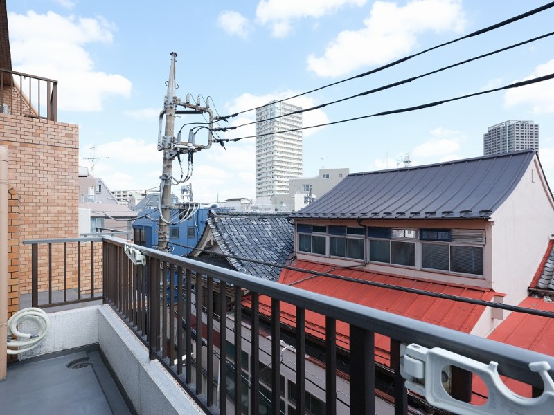 東向きで朝日が気持ちのいいバルコニーです。晴れた日には洗濯物もカラっと乾きそうです。暮らしに大切な光と風を感じることができるスペースです。