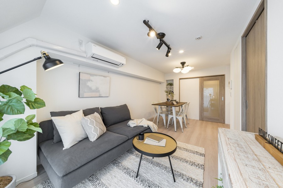 リビングダイニングの壁にはピクチャーレールがついているので、お好きな写真や絵画を飾ってお好みの空間づくりをお楽しみいただけます♪