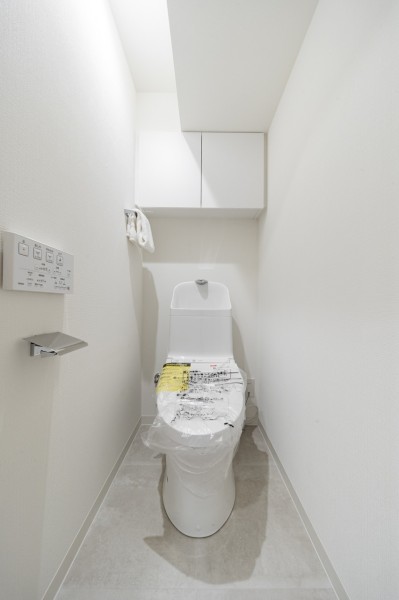 白を基調としたシンプルで安らぎが宿るサニタリールームです。毎日使う場所だからこそ、清潔感と使いやすさを考慮した空間です。