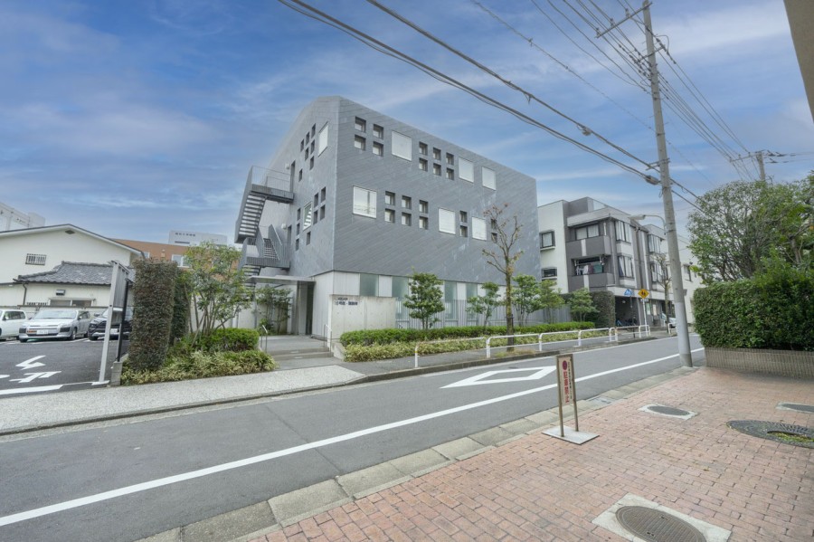 バルコニーからの眺望です。だんだんと変わっていく空の色を愉しみリフレッシュするのも良さそうです。