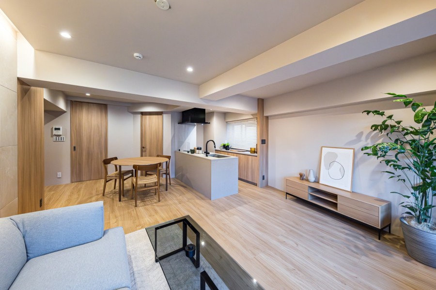 贅沢な広さのリビングダイニング(20.4帖)ではじまる余裕のある暮らし。解放感溢れるお部屋はご家族団らんのひとときを大切に、より快適にお過ごしいただける空間です。