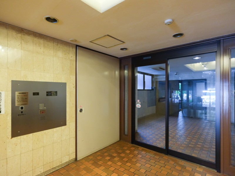 ◆オートロック◆居住者以外の侵入を拒み、不審者や不要なセールスを撃退することができます。安心感を得られるのも大きなポイントです。