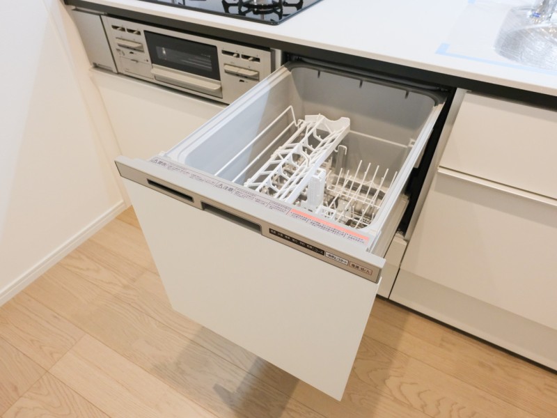 ◆食器洗浄乾燥機◆家事の時間を短縮できる優れもの。さらに節水・節約を同時に行うことができるので、大変人気があり重宝します。