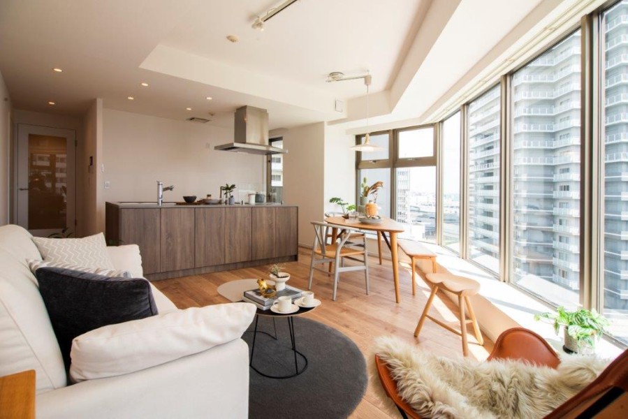 洗練された上質で気品あふれる居住空間です。めいっぱいの開放感を手中に、穏やかな空気が流れるお部屋です。