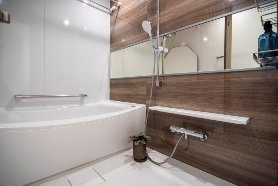 美しいカーブと全身を包み込むような入浴感が特長のクレイドル浴槽を採用しました。ゆったりしたバスタブで毎日のお風呂時間を心行くまで楽しめます。