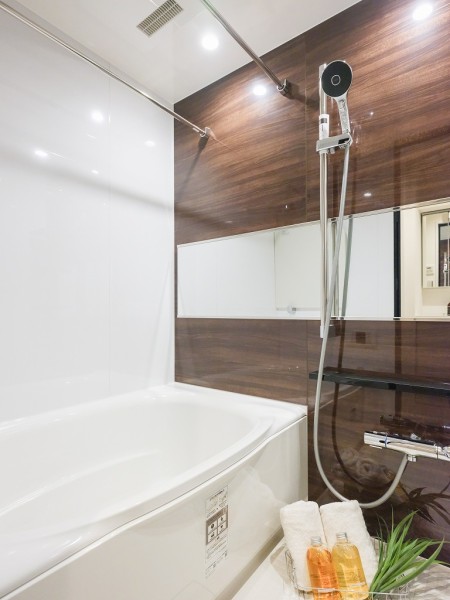 毎日のバスタイムを贅沢に、豊かにしてくれるバスルームです。ゆったりとくつろげる空間で、身体も心も癒されます。暖房・涼風・換気・乾燥機能付きで1年中快適です。