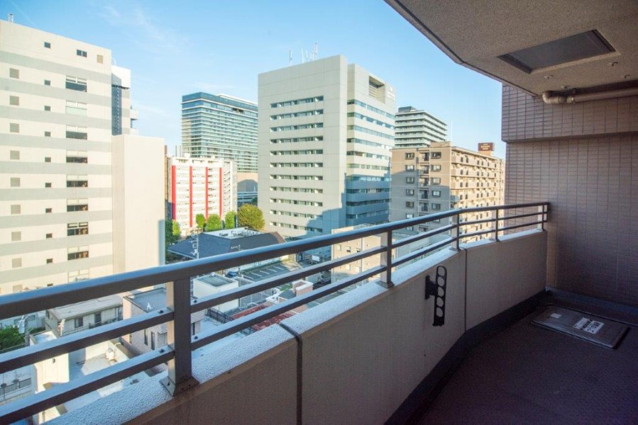 空間をゆるやかに紡ぐ、爽やかな風が感じられるバルコニーです。暮らしに大切な光と風を感じることができるスペースです。