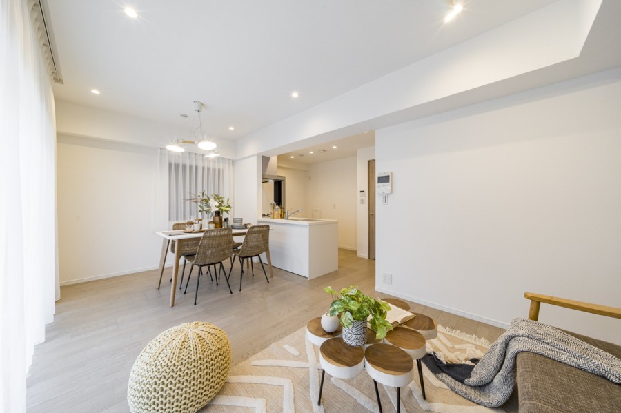 心地よい時間が流れ、明日への活力を養うことができる居心地の良いお部屋です。シンプルな内装はどんなインテリアをも受け止める柔軟性が魅力です。