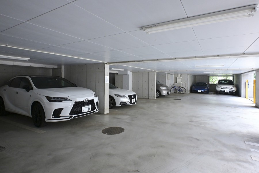 ◆駐車場◆ショッピングや旅行、レジャーが気軽に楽しめる駐車場を完備しています。※空き状況は変化することがございますのであらかじめご了承ください。