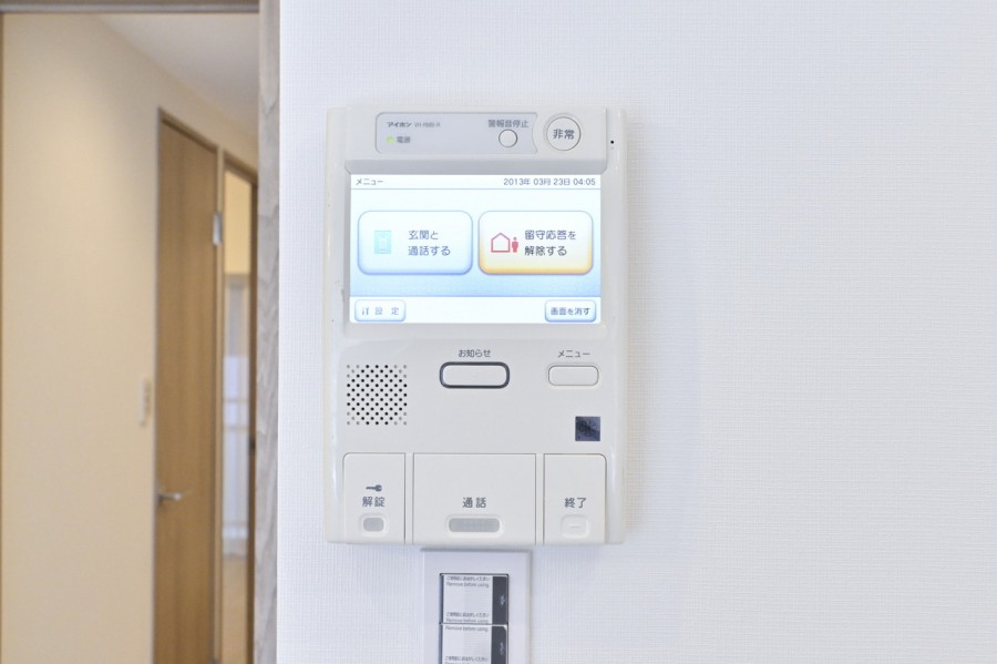 ◆TVモニター付インターホン◆訪ねてきた相手をモニター越しに確認でき、防犯対策に役立ちます。インターホン越しに話をすることが可能です。