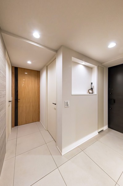 気品と高級感溢れる玄関です。暮らしの満足度が上がるゆったりした玄関で、帰宅する度に心地よい空間が迎えてくれます。