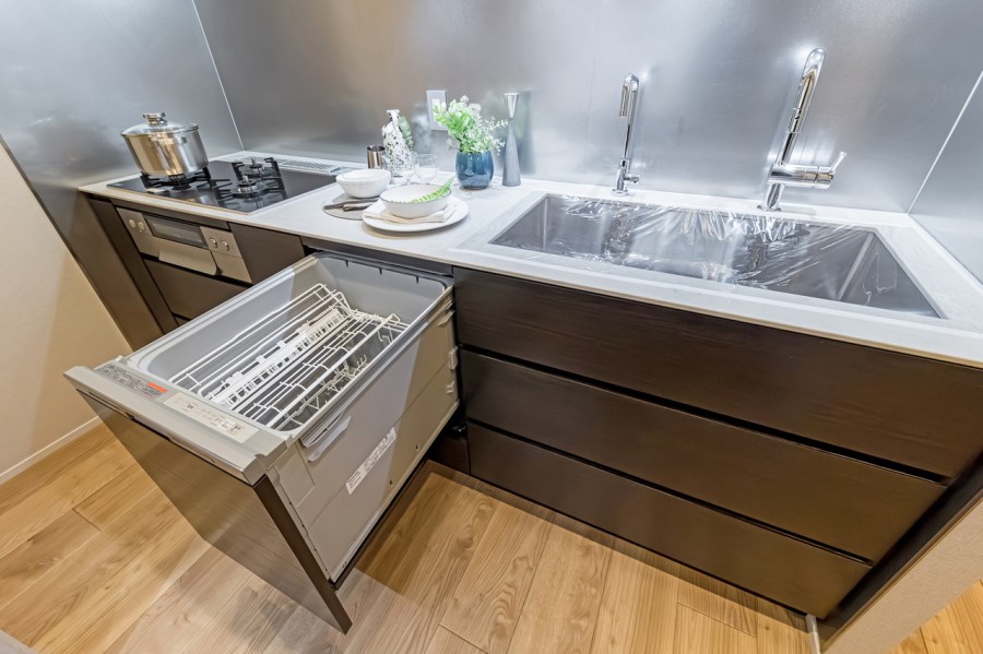 ◆食器洗浄乾燥機◆家事の時間を短縮できる優れもの。さらに節水・節約を同時に行うことができるので、大変人気があり重宝します。