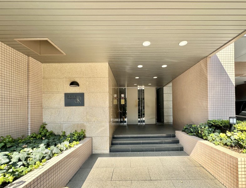 スタイリッシュで機能的な共用部が、安らぎに満ちた暮らしへ誘います。大成有楽不動産(株)管理の管理体制良好なマンションです。