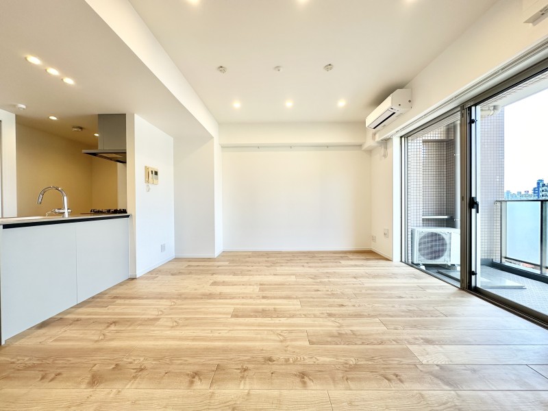 開放感溢れるリビングダイニングには床暖房を敷設しています。大切なペットも一緒に、ご家族みなさんが通年快適な温度でお過ごしいただけます。