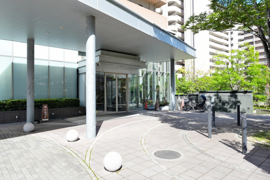 ペット飼育可能で、大切な家族とも新生活をスタート出来ます。ペット足洗い場もあり、お散歩後もすぐにきれいに出来ます。24時間ゴミ出し可能、各階にダストポートがありますので、お部屋の中は清潔に保てますし、わざわざゴミを出しに行く手間も省けます。