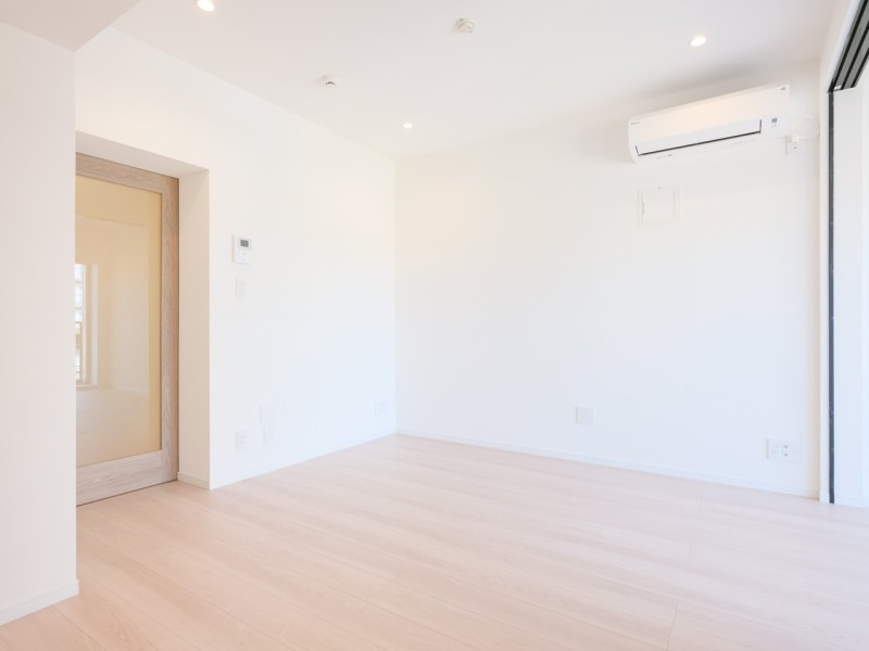 住まいは穏やかな時間に纏われ、都会でありながらもほっと一息つける安らぎの居住空間が広がります。