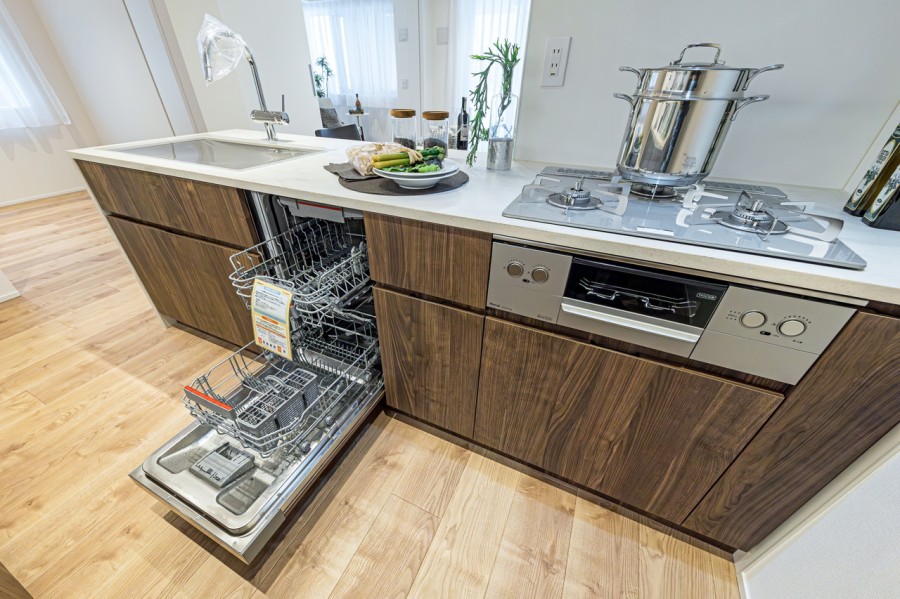 ◆食器洗い機◆家事の時間を短縮できる優れもの。さらに節水・節約を同時に行うことができるので、大変人気があり重宝します。