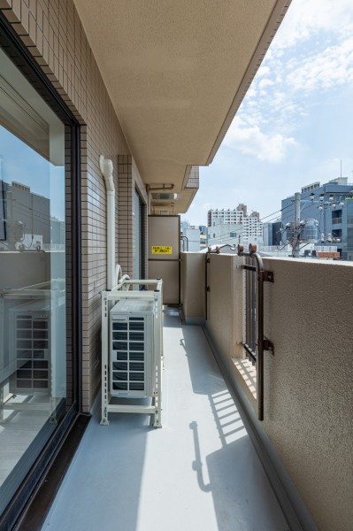 暮らしに大切な光と風を感じることができるバルコニーです。晴れた日には洗濯物もカラっと乾きそうです。暮らしに大切な光と風を感じることができるスペースです。