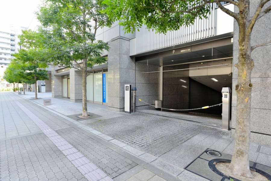 オートロック・宅配ボックスも完備しています。一部有料の物もありますが、コミュニケーションスクエア、キッズアイランドなどなど共用施設も充実のタワーマンションです。ペット飼育可能で、大切な家族とも快適に暮らせます。