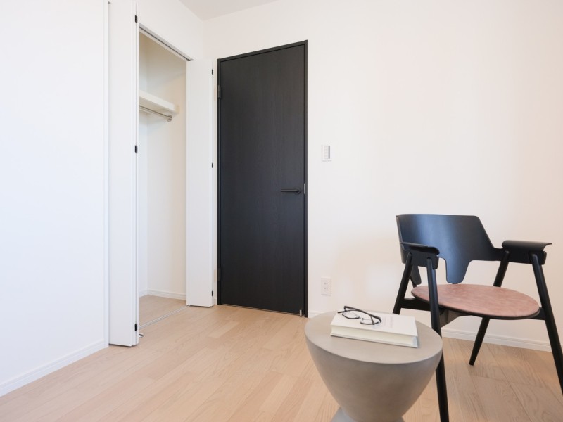 洋室2にはクローゼットがついていますので、お部屋をスッキリとお使いいただけます。