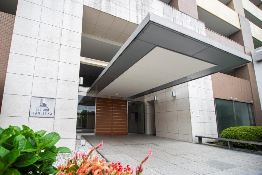 気品溢れるエントランスは、定期的にメンテナンスを行っているのでとても綺麗です。堂々たる趣の中に居心地の良さも感じさせ、安らぎの居住空間へ誘います。